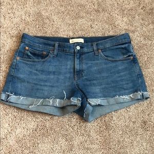 EUC GAP jean shorts 3” inseam size 31 (size 12)